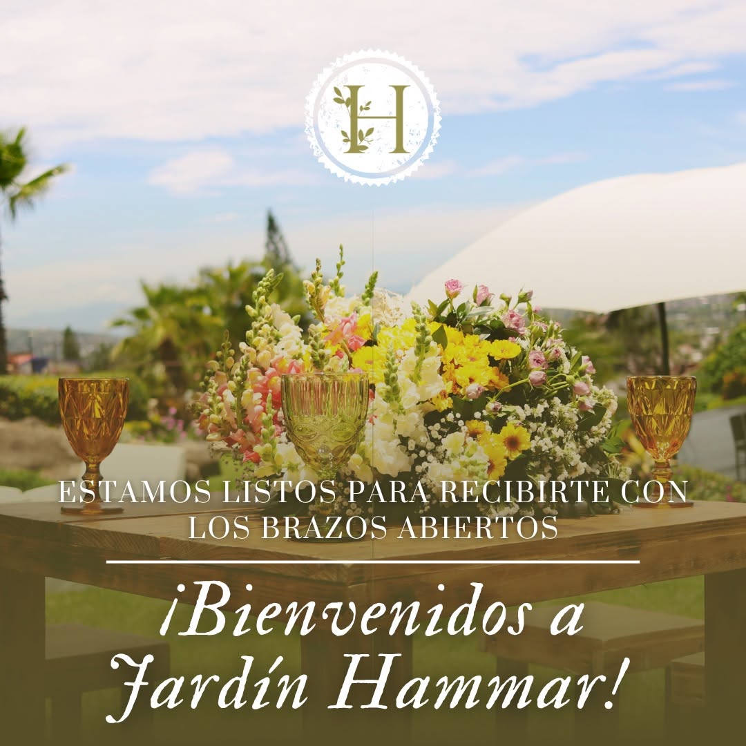 Mesa con flores y vista abierta en Jardín Hammar